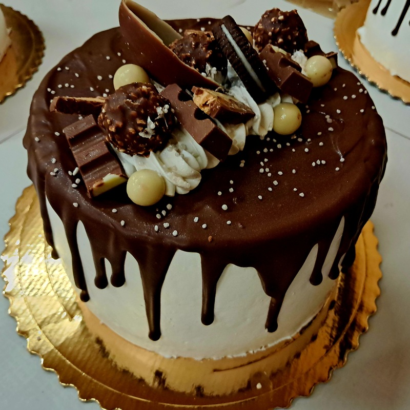 tort drip cake